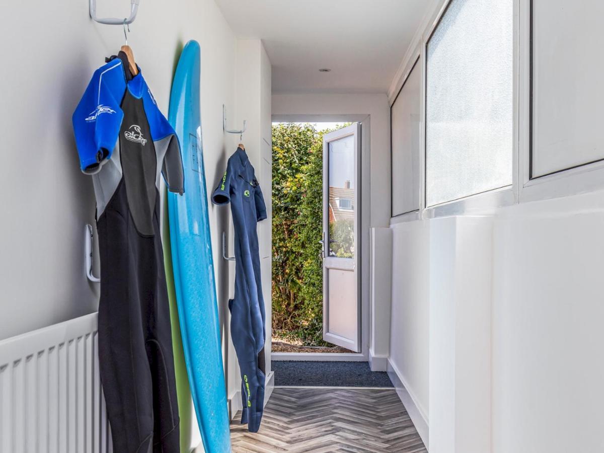 Pass The Keys Charming Chalet A Stones Throw From The Beach Chichester Exterior photo